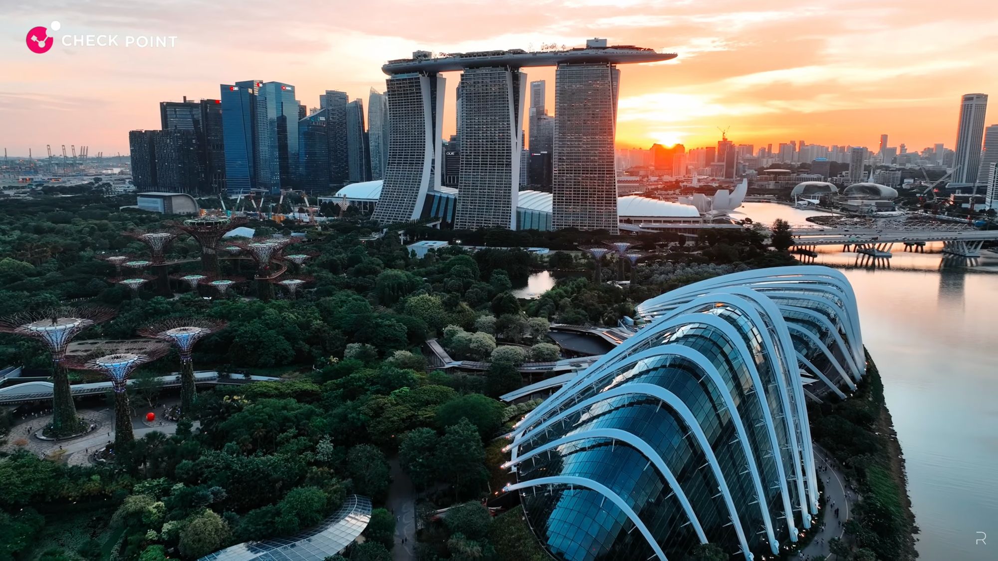 Check Point Engage Singapore 写真2
